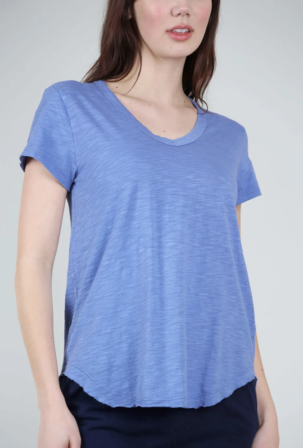 Curve Hem S/S Vee Tee, Blue Pea