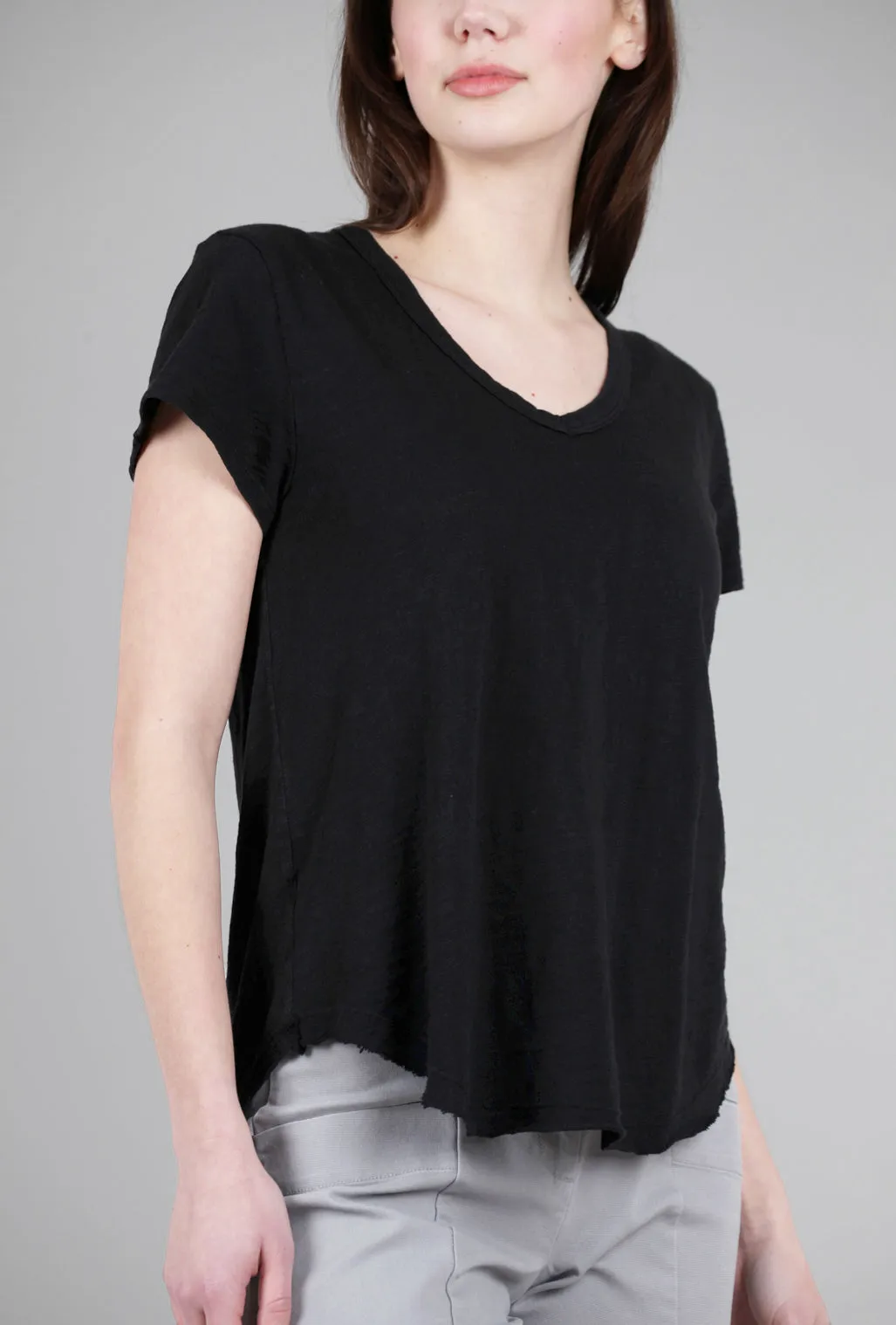 Curved Hem Vee Tee, Black